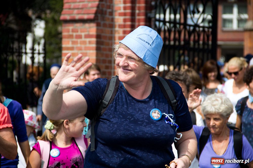 Zdjęcie w galerii na portalu naszraciborz.pl: Nasi pielgrzymi już w drodze na Jasną Górę wiadomości z regionu