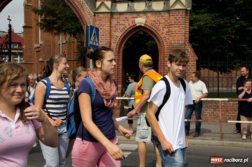 Zdjęcie w galerii na portalu naszraciborz.pl: Nasi pielgrzymi już w drodze na Jasną Górę wiadomości z regionu