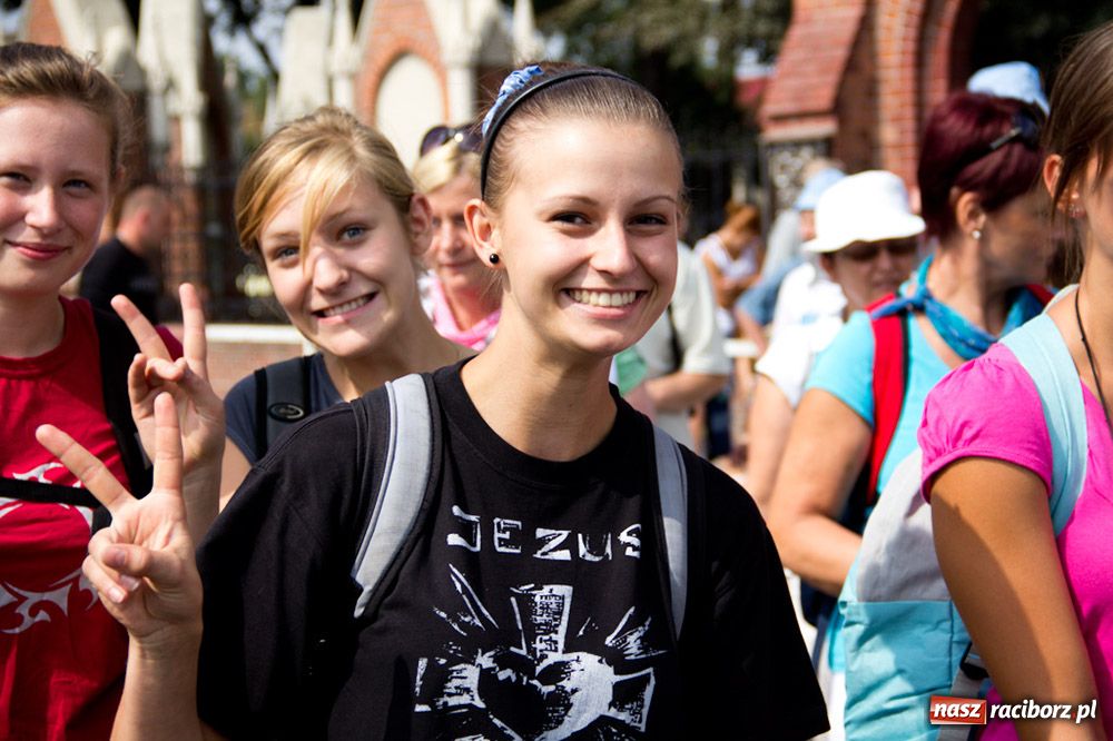 Zdjęcie w galerii na portalu naszraciborz.pl: Nasi pielgrzymi już w drodze na Jasną Górę wiadomości z regionu