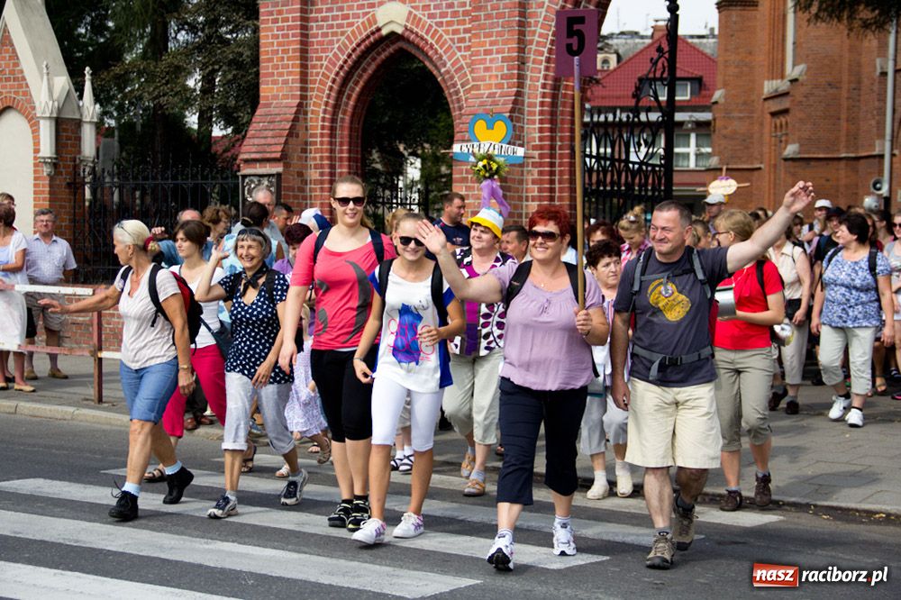 Zdjęcie w galerii na portalu naszraciborz.pl: Nasi pielgrzymi już w drodze na Jasną Górę wiadomości z regionu
