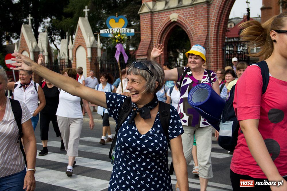 Zdjęcie w galerii na portalu naszraciborz.pl: Nasi pielgrzymi już w drodze na Jasną Górę wiadomości z regionu