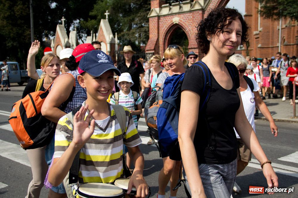 Zdjęcie w galerii na portalu naszraciborz.pl: Nasi pielgrzymi już w drodze na Jasną Górę wiadomości z regionu