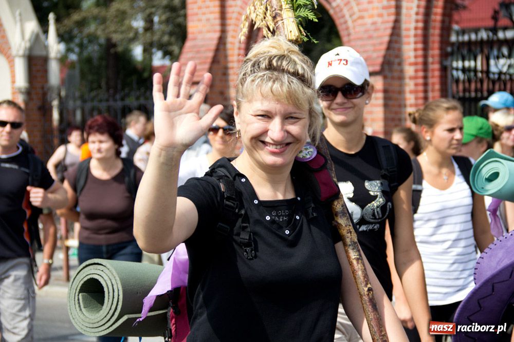 Zdjęcie w galerii na portalu naszraciborz.pl: Nasi pielgrzymi już w drodze na Jasną Górę wiadomości z regionu