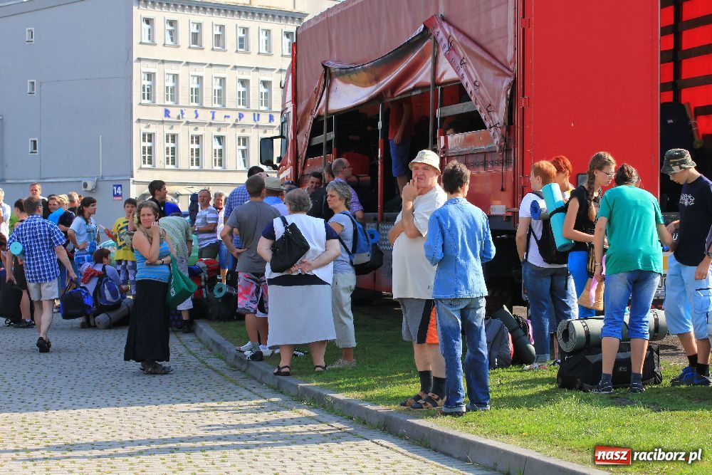 Zdjęcie w galerii na portalu naszraciborz.pl: Nasi pielgrzymi już w drodze na Jasną Górę wiadomości z regionu