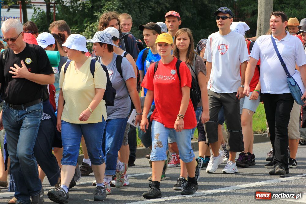 Zdjęcie w galerii na portalu naszraciborz.pl: Nasi pielgrzymi już w drodze na Jasną Górę wiadomości z regionu
