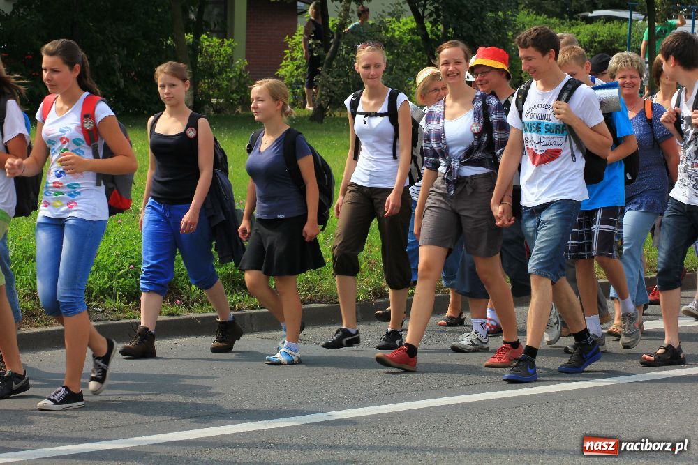 Zdjęcie w galerii na portalu naszraciborz.pl: Nasi pielgrzymi już w drodze na Jasną Górę wiadomości z regionu
