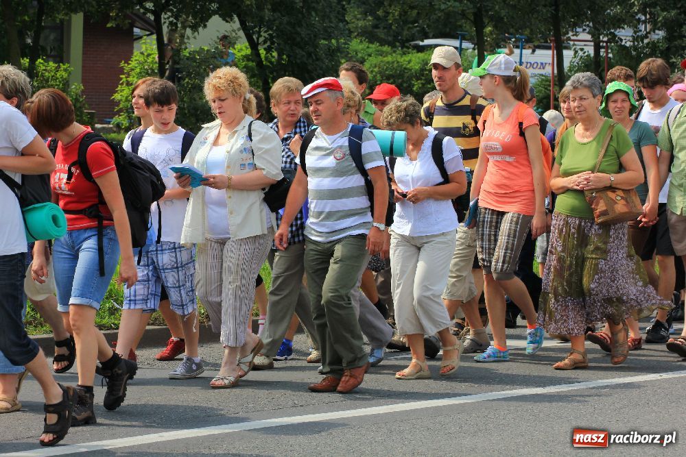 Zdjęcie w galerii na portalu naszraciborz.pl: Nasi pielgrzymi już w drodze na Jasną Górę wiadomości z regionu