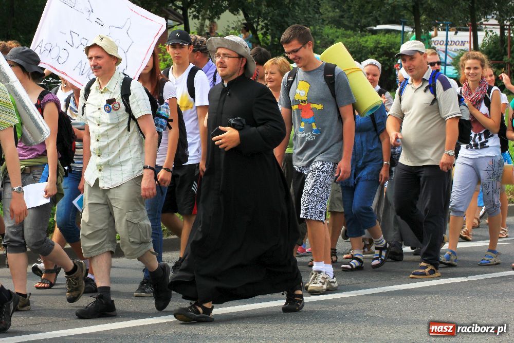Zdjęcie w galerii na portalu naszraciborz.pl: Nasi pielgrzymi już w drodze na Jasną Górę wiadomości z regionu