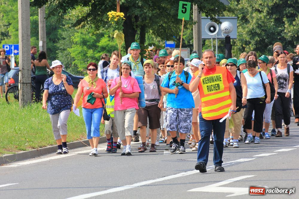 Zdjęcie w galerii na portalu naszraciborz.pl: Nasi pielgrzymi już w drodze na Jasną Górę wiadomości z regionu