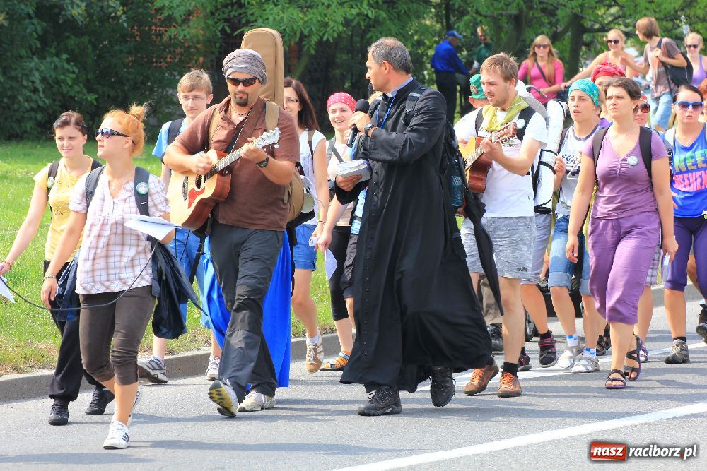 Zdjęcie w galerii na portalu naszraciborz.pl: Nasi pielgrzymi już w drodze na Jasną Górę wiadomości z regionu