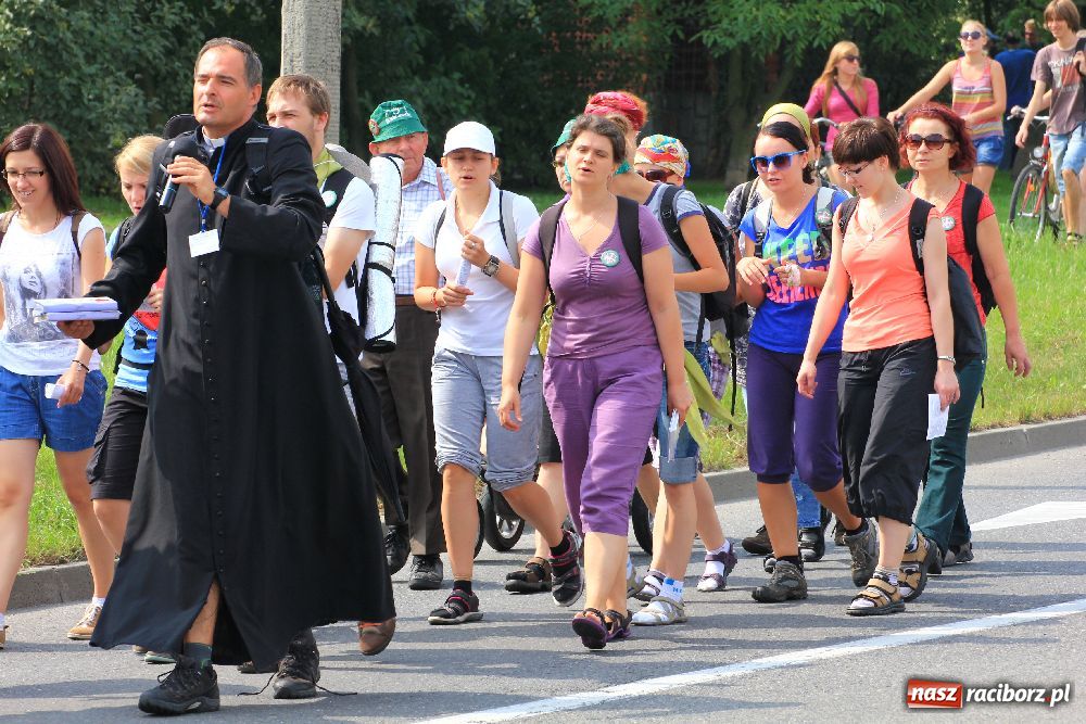 Zdjęcie w galerii na portalu naszraciborz.pl: Nasi pielgrzymi już w drodze na Jasną Górę wiadomości z regionu