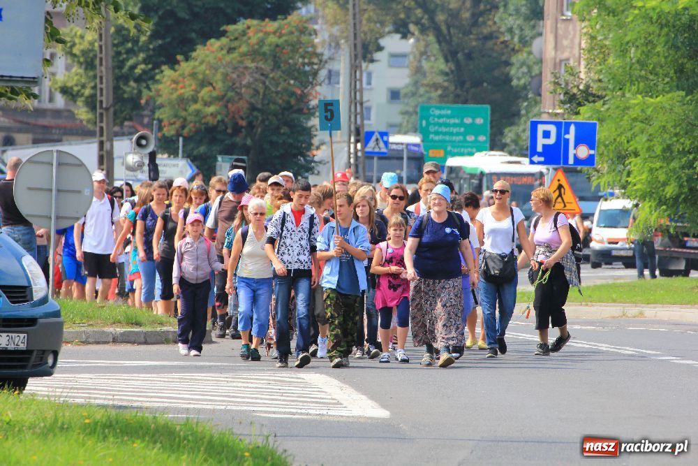 Zdjęcie w galerii na portalu naszraciborz.pl: Nasi pielgrzymi już w drodze na Jasną Górę wiadomości z regionu