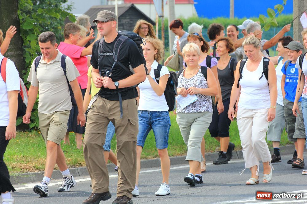 Zdjęcie w galerii na portalu naszraciborz.pl: Nasi pielgrzymi już w drodze na Jasną Górę wiadomości z regionu