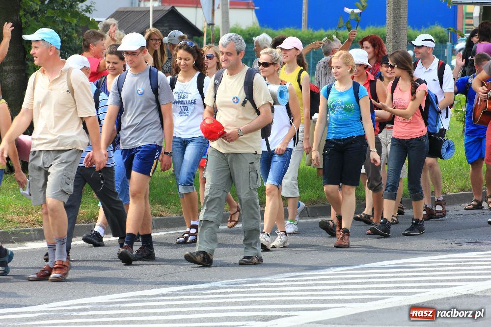 Zdjęcie w galerii na portalu naszraciborz.pl: Nasi pielgrzymi już w drodze na Jasną Górę wiadomości z regionu