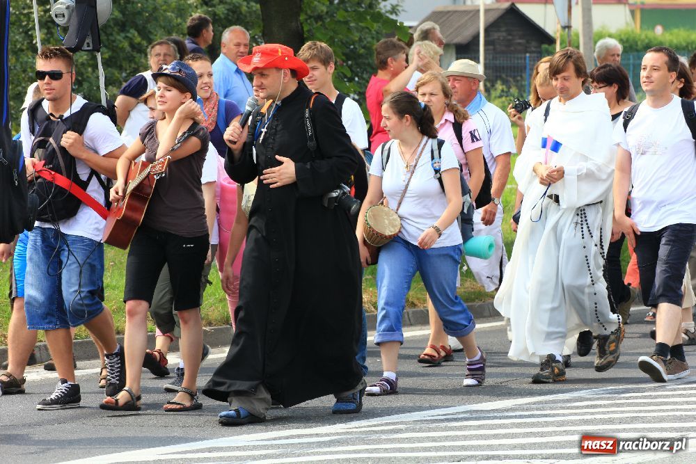 Zdjęcie w galerii na portalu naszraciborz.pl: Nasi pielgrzymi już w drodze na Jasną Górę wiadomości z regionu