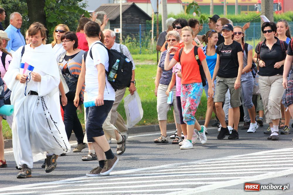 Zdjęcie w galerii na portalu naszraciborz.pl: Nasi pielgrzymi już w drodze na Jasną Górę wiadomości z regionu