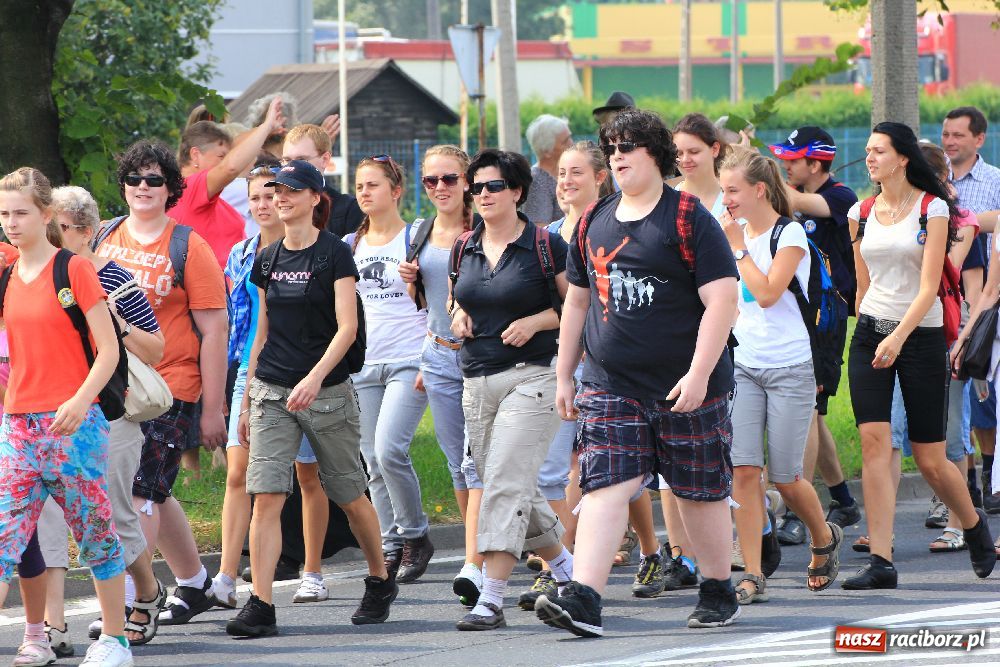 Zdjęcie w galerii na portalu naszraciborz.pl: Nasi pielgrzymi już w drodze na Jasną Górę wiadomości z regionu
