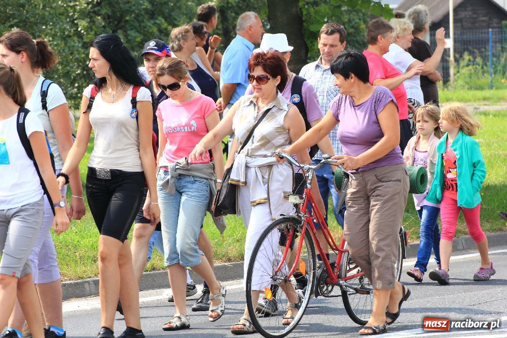 Zdjęcie w galerii na portalu naszraciborz.pl: Nasi pielgrzymi już w drodze na Jasną Górę wiadomości z regionu