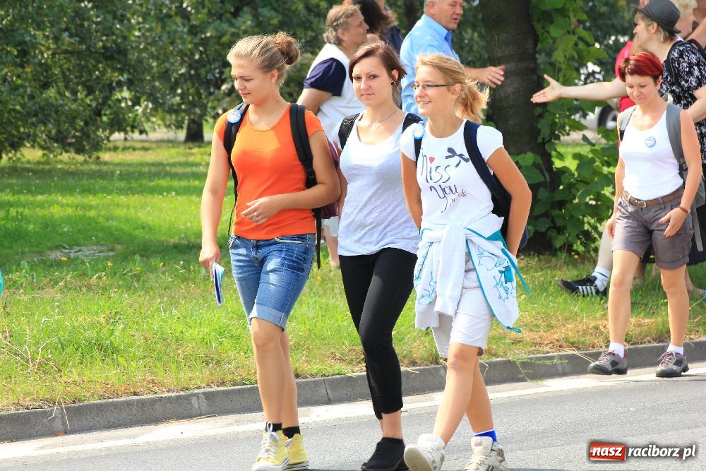 Zdjęcie w galerii na portalu naszraciborz.pl: Nasi pielgrzymi już w drodze na Jasną Górę wiadomości z regionu