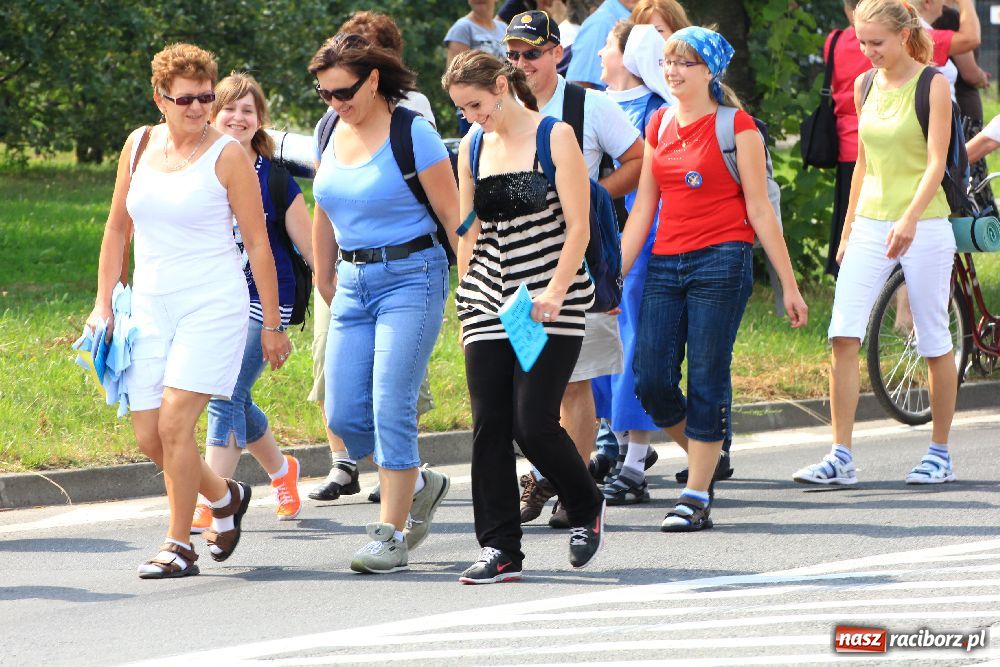 Zdjęcie w galerii na portalu naszraciborz.pl: Nasi pielgrzymi już w drodze na Jasną Górę wiadomości z regionu