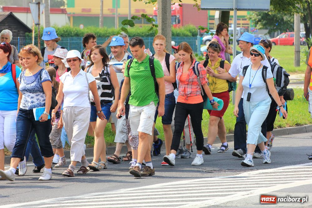 Zdjęcie w galerii na portalu naszraciborz.pl: Nasi pielgrzymi już w drodze na Jasną Górę wiadomości z regionu