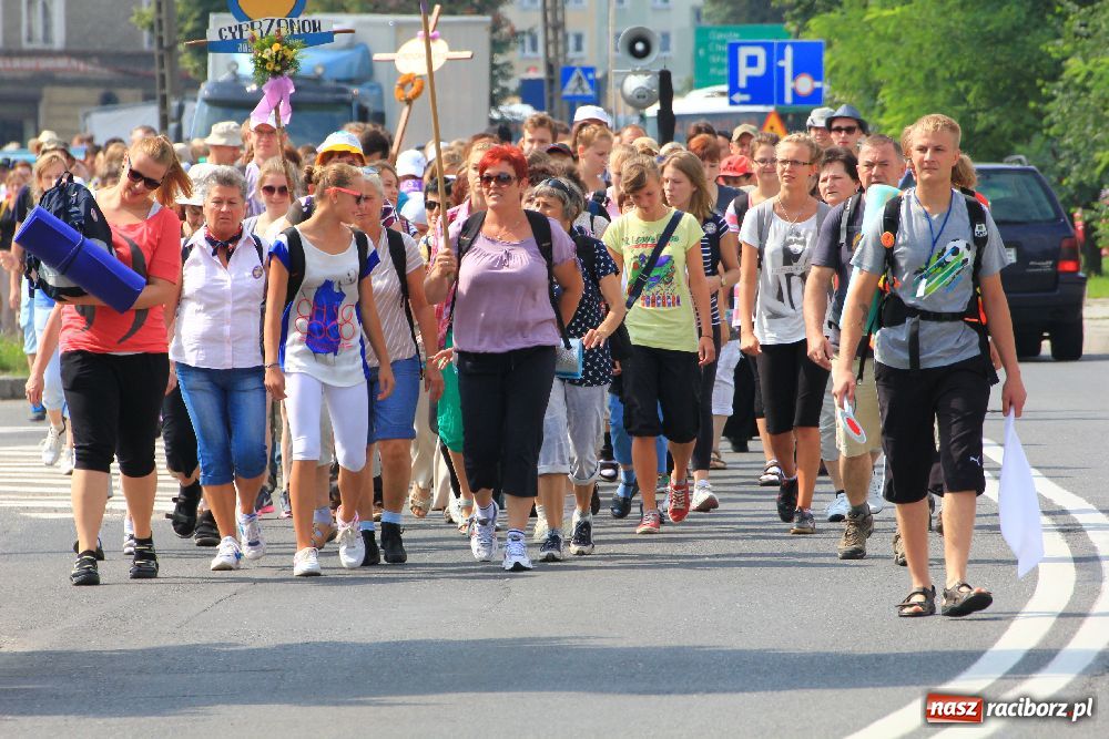 Zdjęcie w galerii na portalu naszraciborz.pl: Nasi pielgrzymi już w drodze na Jasną Górę wiadomości z regionu
