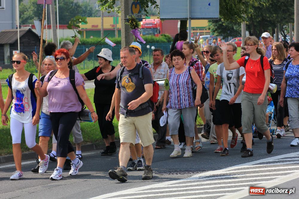 Zdjęcie w galerii na portalu naszraciborz.pl: Nasi pielgrzymi już w drodze na Jasną Górę wiadomości z regionu