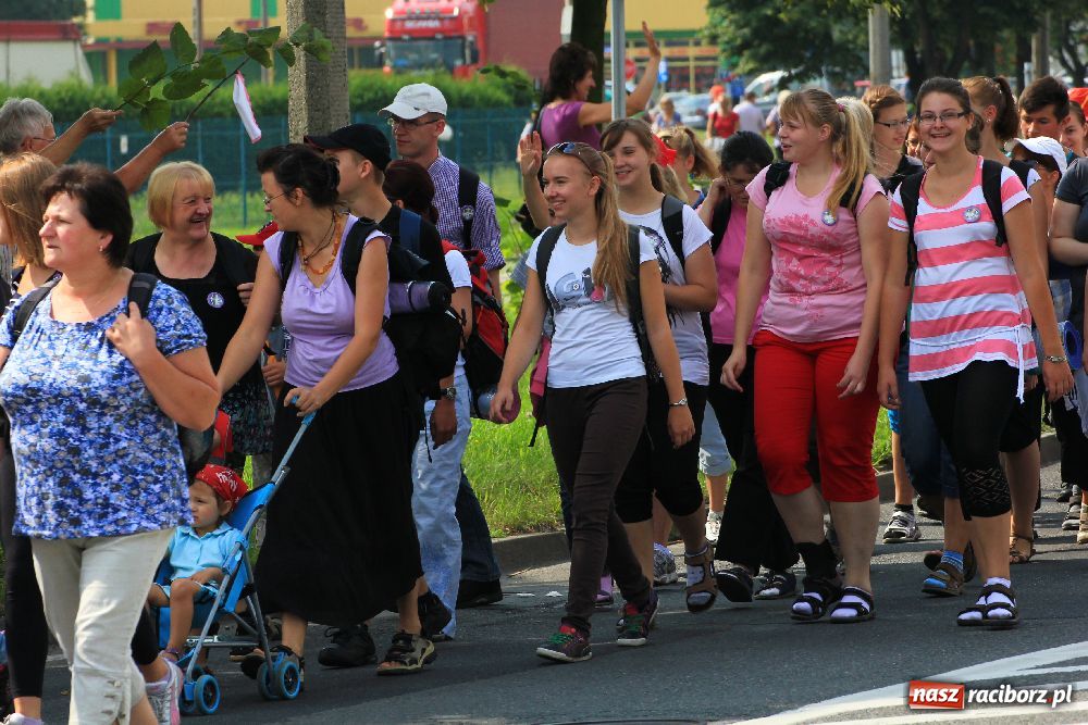 Zdjęcie w galerii na portalu naszraciborz.pl: Nasi pielgrzymi już w drodze na Jasną Górę wiadomości z regionu