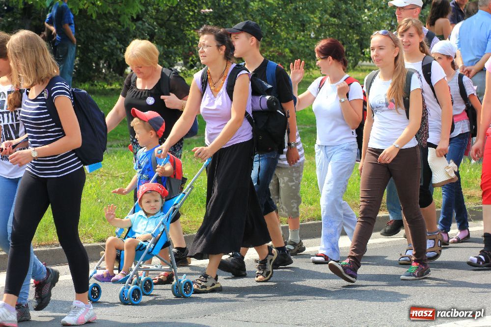 Zdjęcie w galerii na portalu naszraciborz.pl: Nasi pielgrzymi już w drodze na Jasną Górę wiadomości z regionu