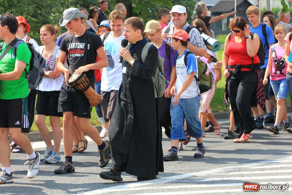 Zdjęcie w galerii na portalu naszraciborz.pl: Nasi pielgrzymi już w drodze na Jasną Górę wiadomości z regionu