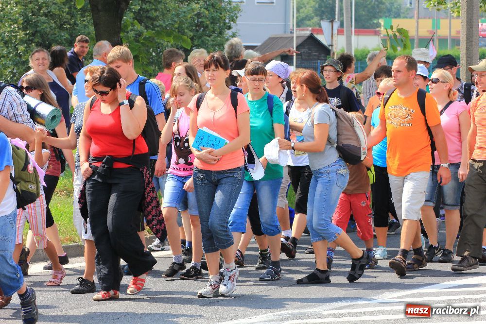 Zdjęcie w galerii na portalu naszraciborz.pl: Nasi pielgrzymi już w drodze na Jasną Górę wiadomości z regionu