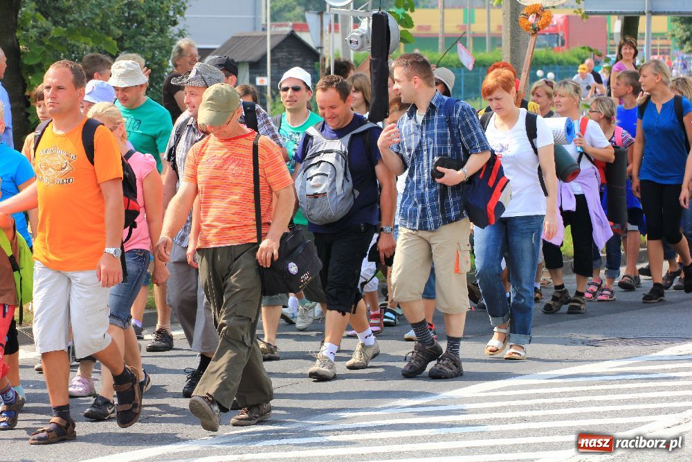Zdjęcie w galerii na portalu naszraciborz.pl: Nasi pielgrzymi już w drodze na Jasną Górę wiadomości z regionu