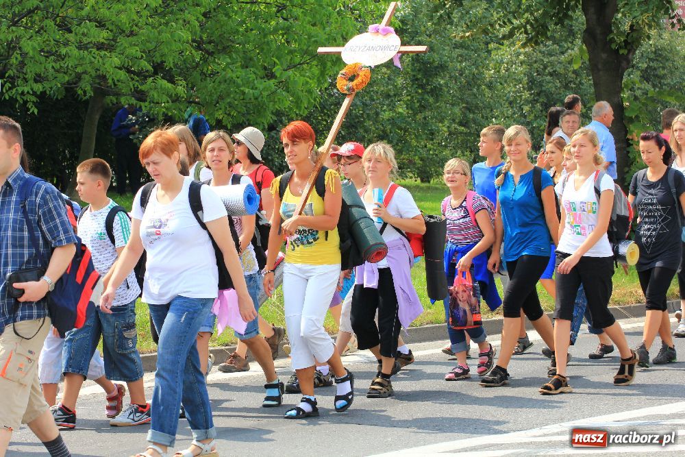 Zdjęcie w galerii na portalu naszraciborz.pl: Nasi pielgrzymi już w drodze na Jasną Górę wiadomości z regionu