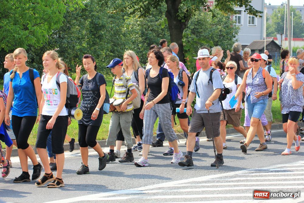 Zdjęcie w galerii na portalu naszraciborz.pl: Nasi pielgrzymi już w drodze na Jasną Górę wiadomości z regionu