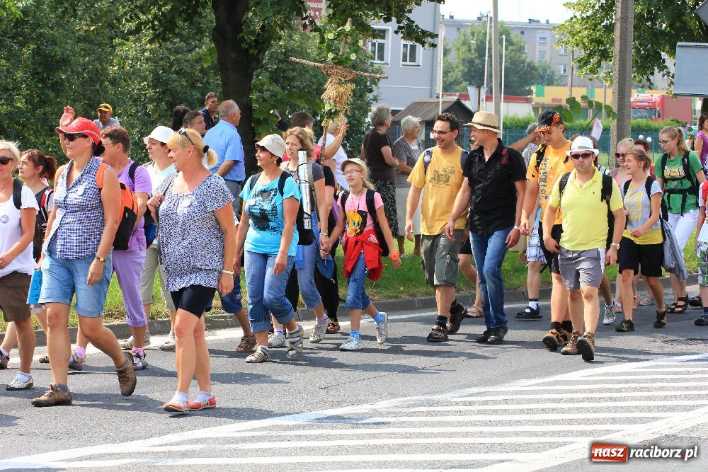 Zdjęcie w galerii na portalu naszraciborz.pl: Nasi pielgrzymi już w drodze na Jasną Górę wiadomości z regionu