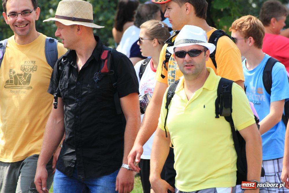 Zdjęcie w galerii na portalu naszraciborz.pl: Nasi pielgrzymi już w drodze na Jasną Górę wiadomości z regionu