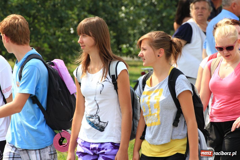 Zdjęcie w galerii na portalu naszraciborz.pl: Nasi pielgrzymi już w drodze na Jasną Górę wiadomości z regionu