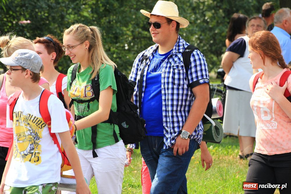 Zdjęcie w galerii na portalu naszraciborz.pl: Nasi pielgrzymi już w drodze na Jasną Górę wiadomości z regionu
