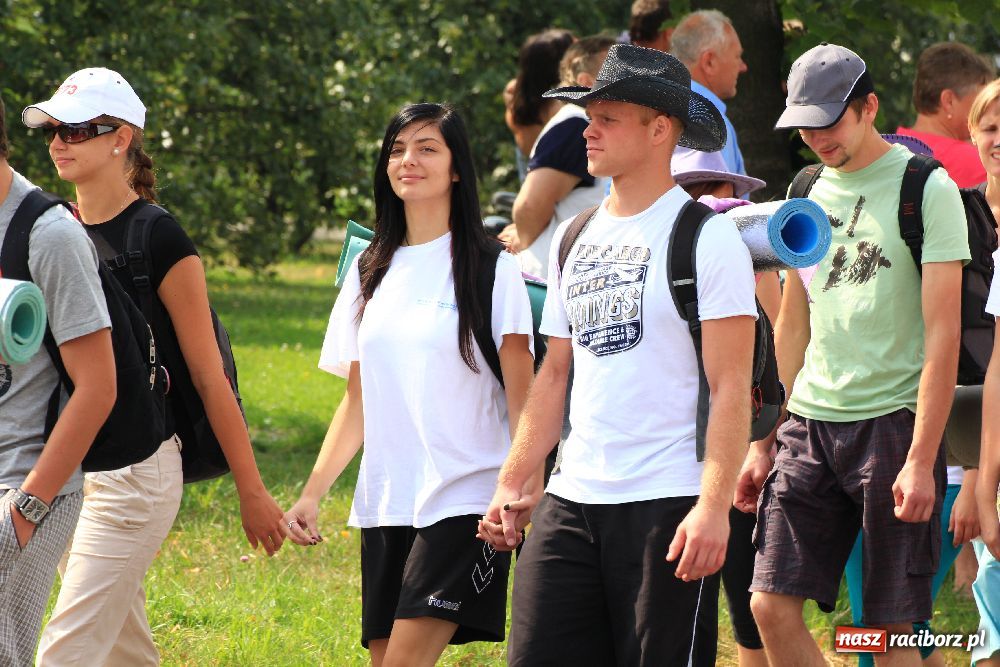 Zdjęcie w galerii na portalu naszraciborz.pl: Nasi pielgrzymi już w drodze na Jasną Górę wiadomości z regionu