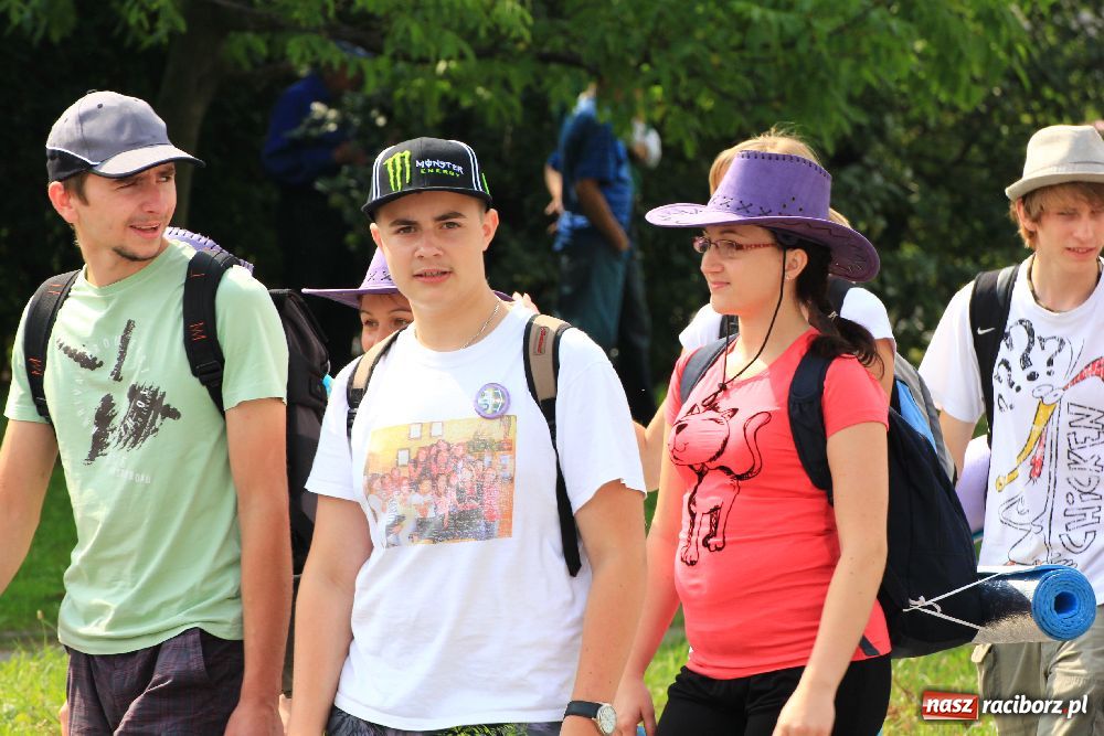 Zdjęcie w galerii na portalu naszraciborz.pl: Nasi pielgrzymi już w drodze na Jasną Górę wiadomości z regionu