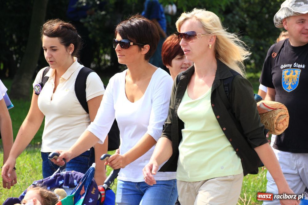 Zdjęcie w galerii na portalu naszraciborz.pl: Nasi pielgrzymi już w drodze na Jasną Górę wiadomości z regionu