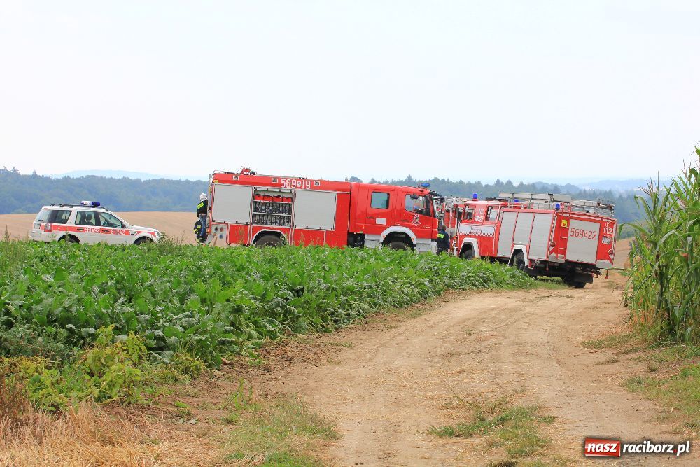 Zdjęcie w galerii na portalu naszraciborz.pl: W Szonowicach palił się kombajn wiadomości z regionu