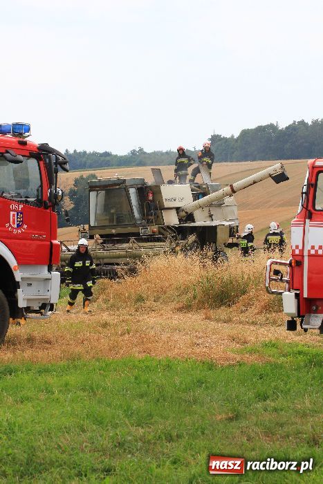 Zdjęcie w galerii na portalu naszraciborz.pl: W Szonowicach palił się kombajn wiadomości z regionu