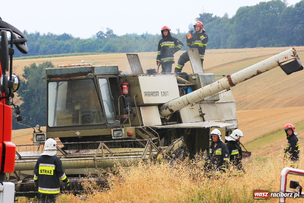Zdjęcie w galerii na portalu naszraciborz.pl: W Szonowicach palił się kombajn wiadomości z regionu
