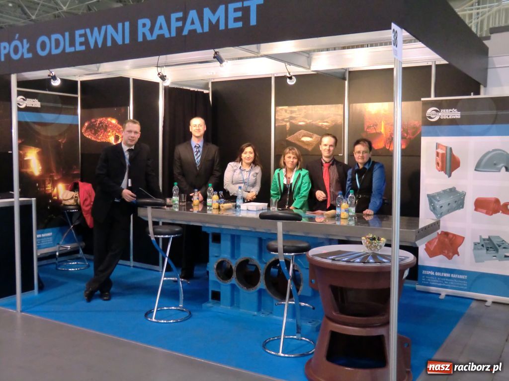 Zdjęcie w galerii na portalu naszraciborz.pl: Zespół Odlewni na Targach w Poznaniu wiadomości z regionu