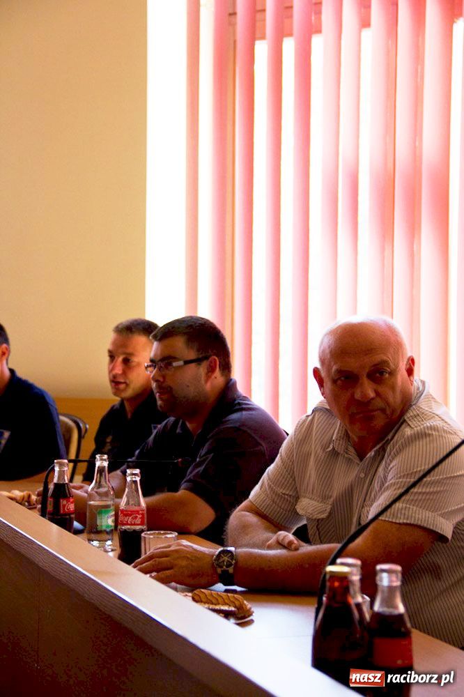 Zdjęcie w galerii na portalu naszraciborz.pl: Piłkarki z Serbii gościły w magistracie wiadomości z regionu