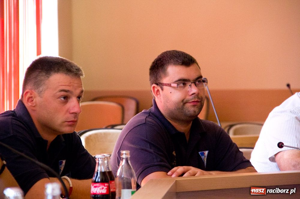 Zdjęcie w galerii na portalu naszraciborz.pl: Piłkarki z Serbii gościły w magistracie wiadomości z regionu