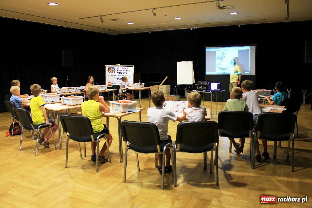 Zdjęcie w galerii na portalu naszraciborz.pl: Budują i programują roboty Lego wiadomości z regionu