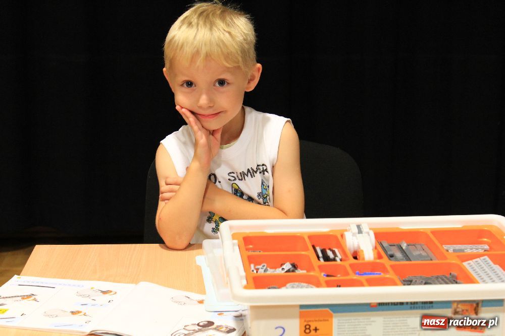 Zdjęcie w galerii na portalu naszraciborz.pl: Budują i programują roboty Lego wiadomości z regionu