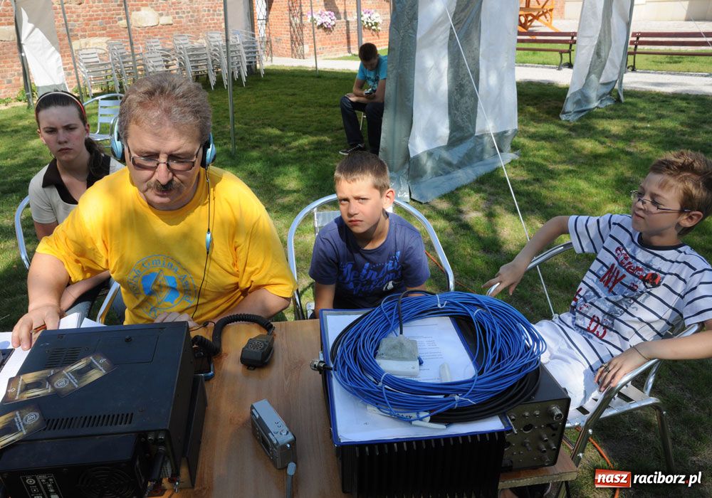 Zdjęcie w galerii na portalu naszraciborz.pl: Krótkofalowcy na raciborskim zamku wiadomości z regionu